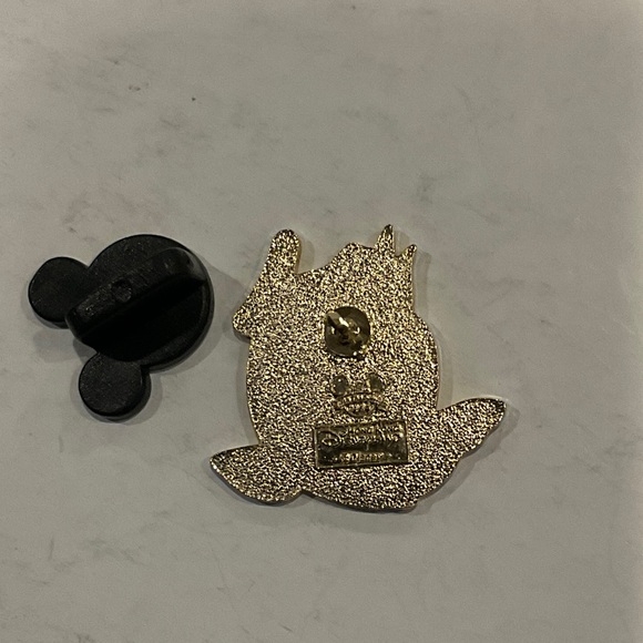 Disney’s Little Mermaid’s Flounder Fish Pin - Picture 3 of 4